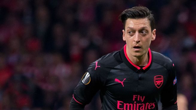 go to #MeTwo: Mesut Özil löst eine weltweite Debatte aus