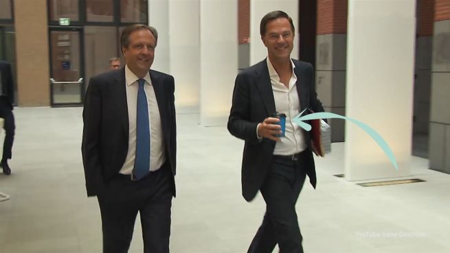 go to Mark Rutte: Wenn ein Politiker seinen Kaffee verschüttet