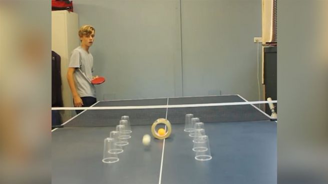 go to Ping-Pong-Profi:14-Jähriger macht Tricks auf der Platte