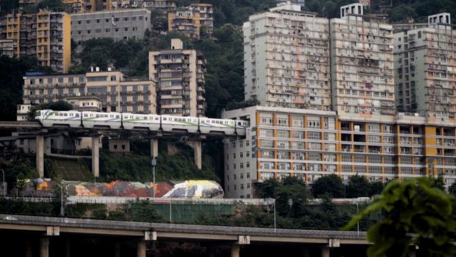 go to Verkehrsgünstige Lage: Wenn der Zug durchs Haus fährt