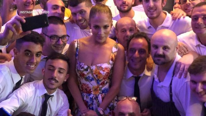 go to In italienischer Bar: Jennifer Lopez gibt spontanes Mini-Konzert