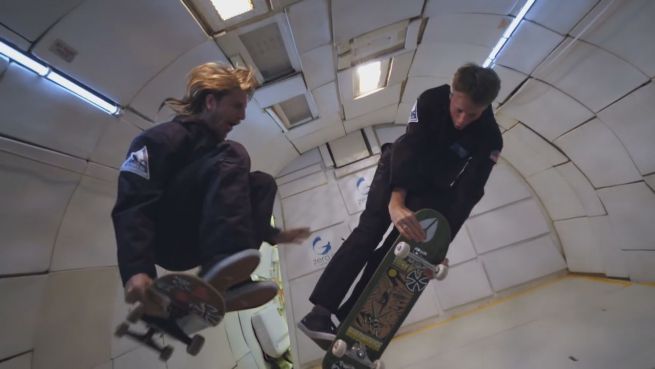 go to Skaten wie im All: Tony Hawk testet Schwerelosigkeit